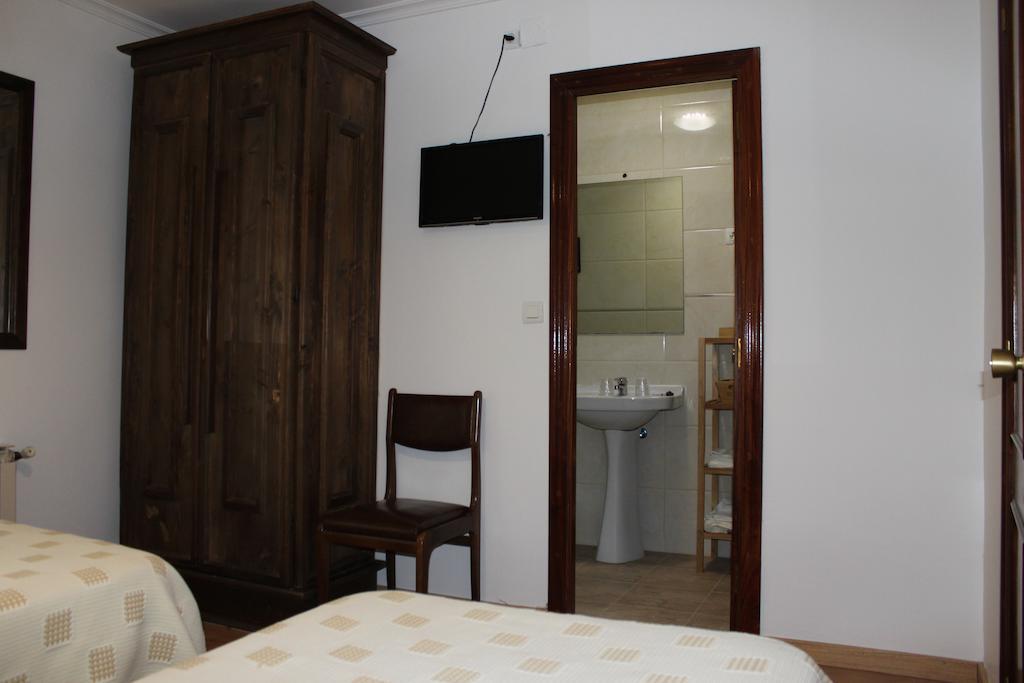 Hotel Hostal Monte Rio Trescares Zimmer foto