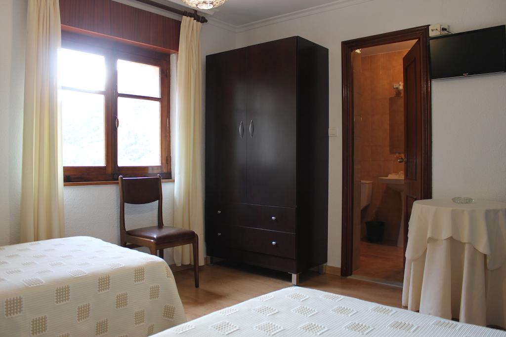 Hotel Hostal Monte Rio Trescares Zimmer foto