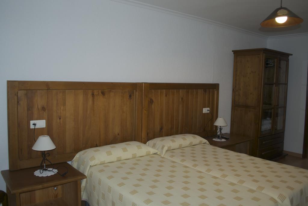 Hotel Hostal Monte Rio Trescares Zimmer foto